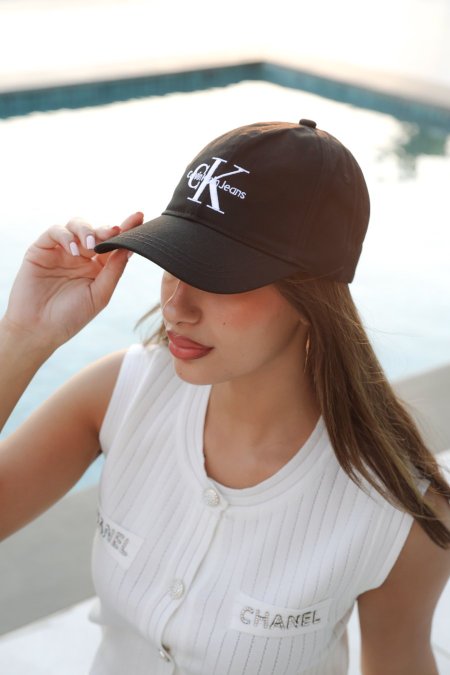 طاقية calvin klein